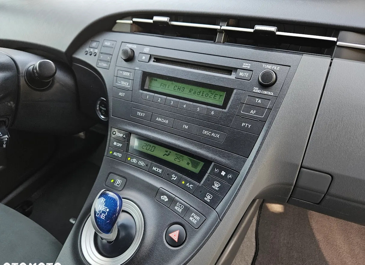 Toyota Prius cena 35800 przebieg: 340000, rok produkcji 2011 z Pionki małe 301